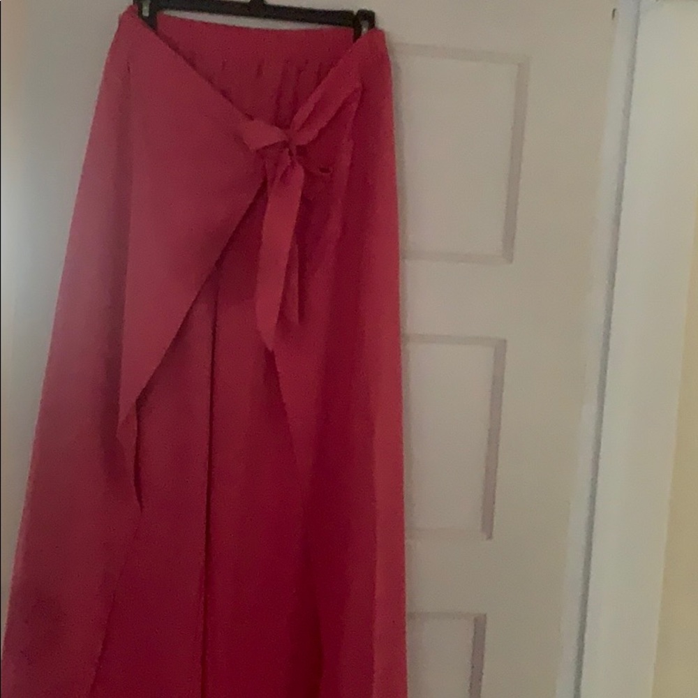 Pants with wide leg split